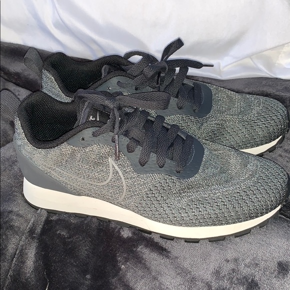 nike running shoes - Picture 1 of 4